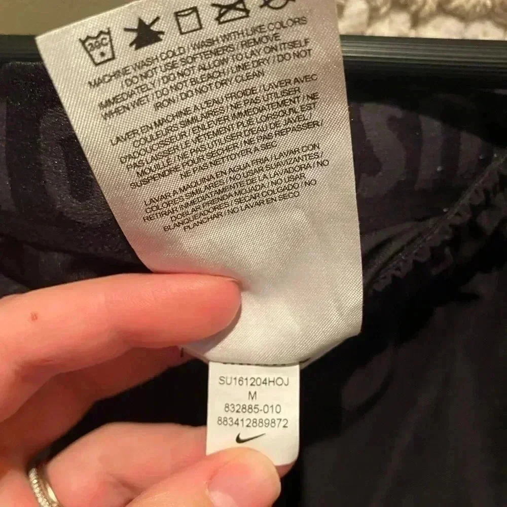 NIKE ATHLETIC RUNNING SHORTS BLACK SIZE M